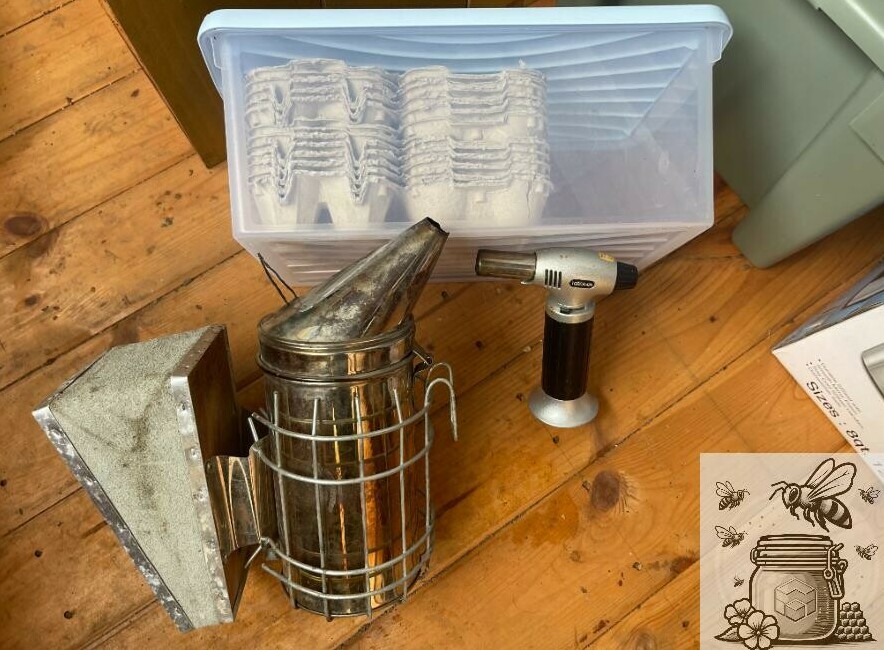 smoker_  blow torch_ in_ beekeeping